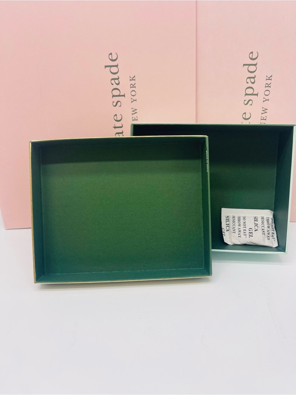 Kate Spade New York Empty Gift Box Green Pink Logo Box” Packaging
New - Picture 11 of 16